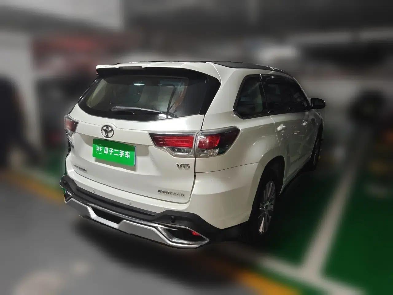 Toyota Highlander 2015 3.5L 4x4 Luxury Edition 7-seater — миниатюра 6