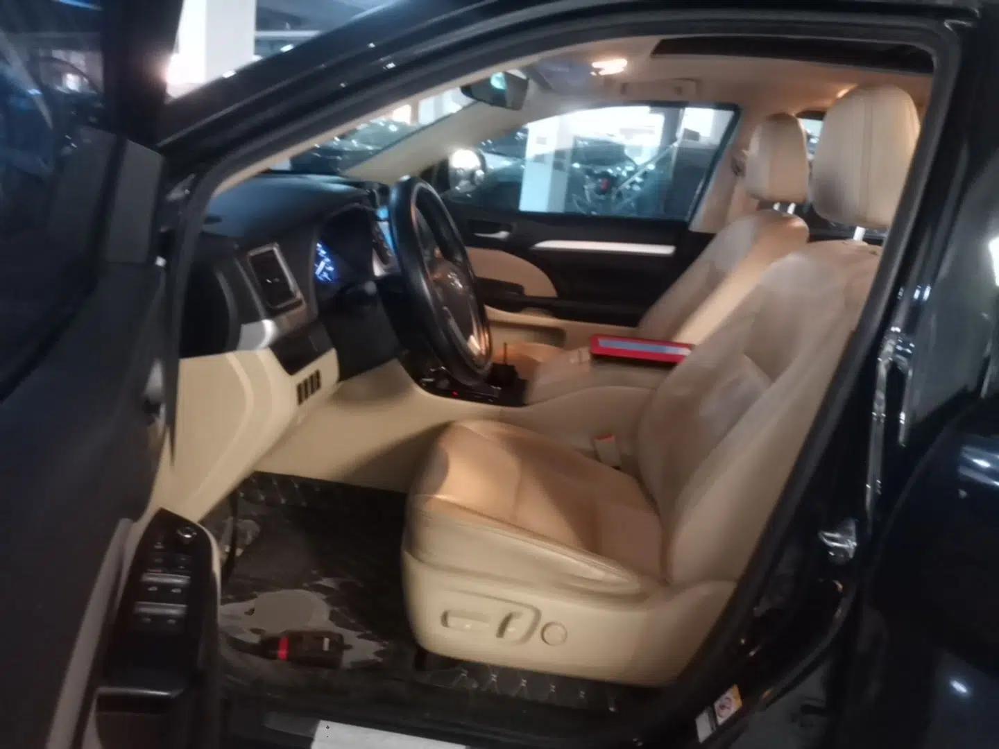 Toyota Highlander 2018 2.0T Four-Wheel Drive Luxury Version 7 Seats China VI Standard — миниатюра 23