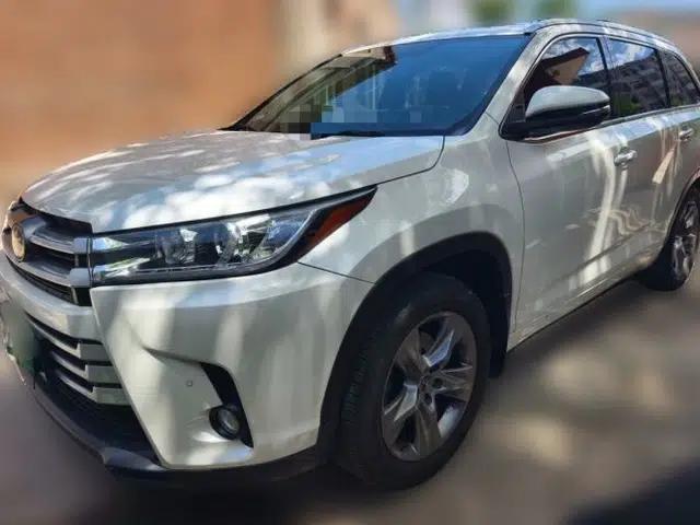 Toyota Highlander 2018 2.0T Four-Wheel Drive Luxury Edition 7 Seats China V Emission Standard