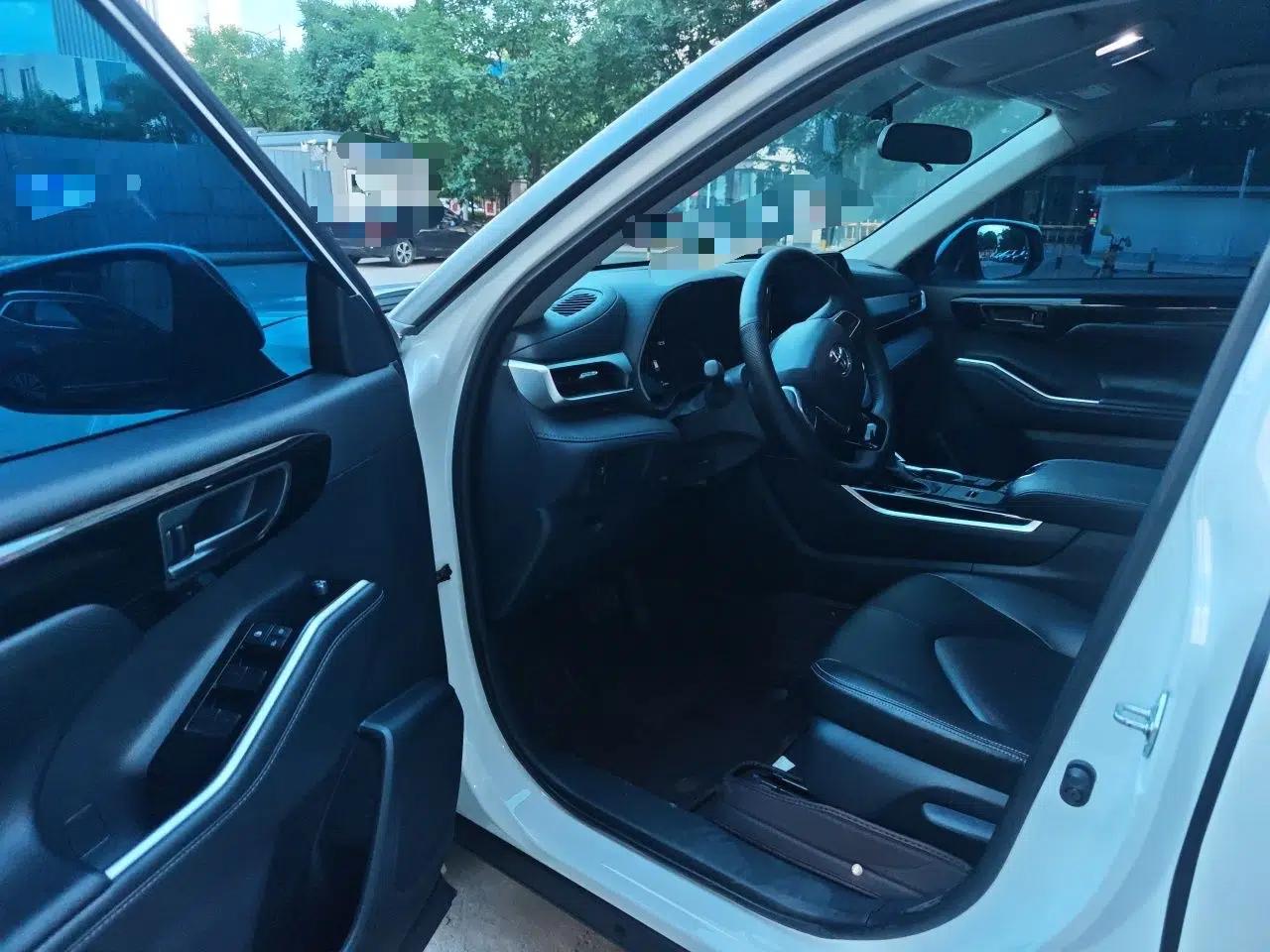 Toyota Highlander 2022 Dual-Engine 2.5L Two-Wheel Drive Elite Edition 5 Seats — миниатюра 16