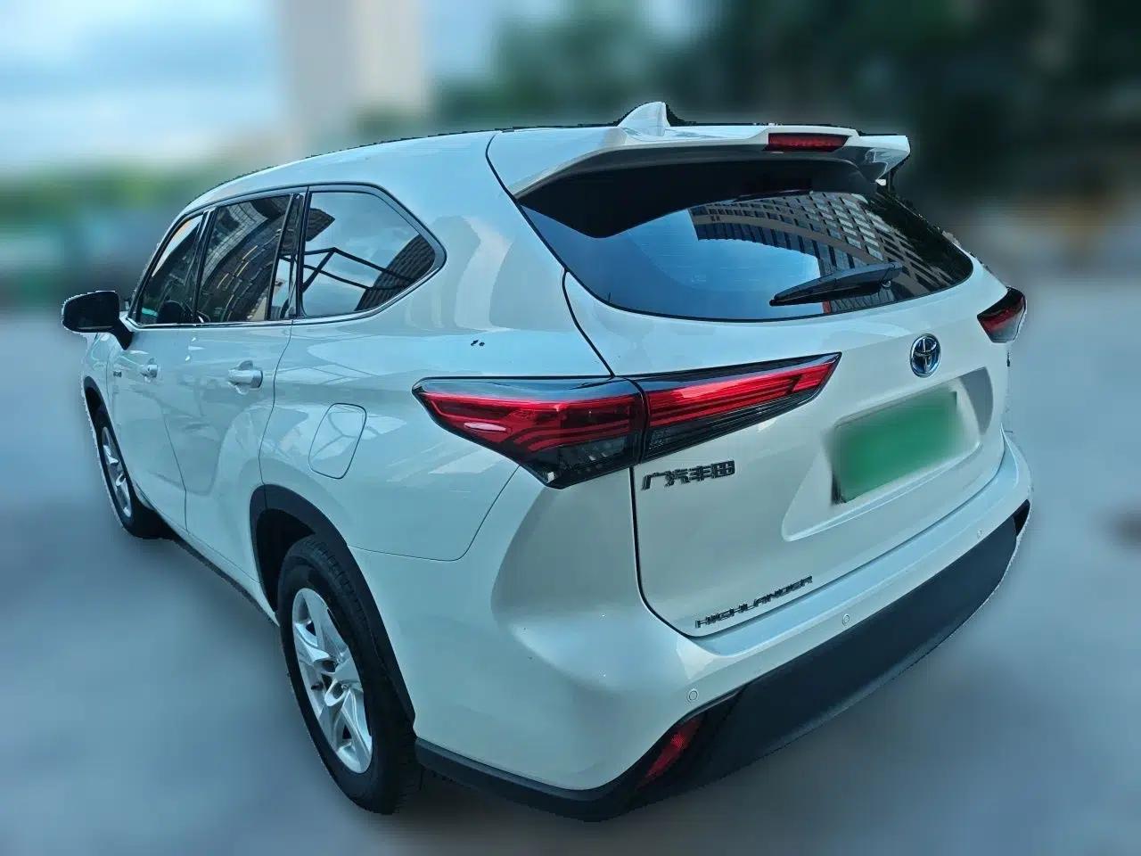 Toyota Highlander 2022 Dual-Engine 2.5L Two-Wheel Drive Elite Edition 5 Seats — миниатюра 4
