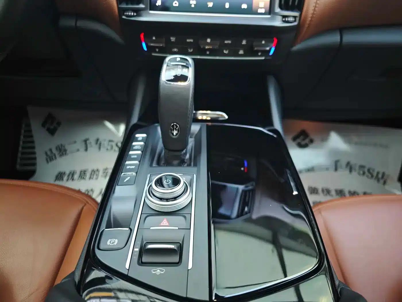 2021 Levante 3.0T Standard Edition — миниатюра 14