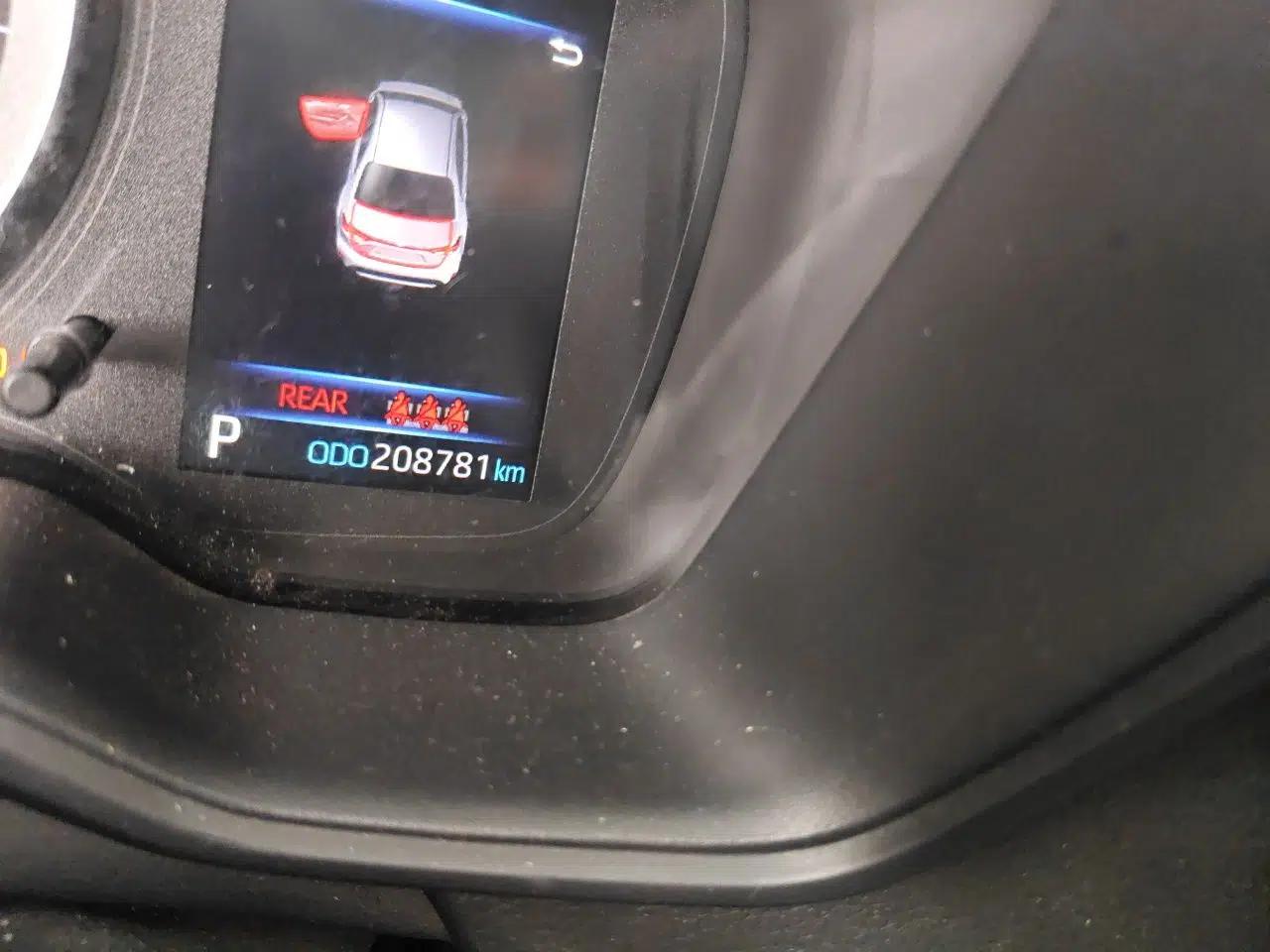 Toyota Levin 2021 Dual-Motor 1.8H E-CVT Leading Edition — миниатюра 12