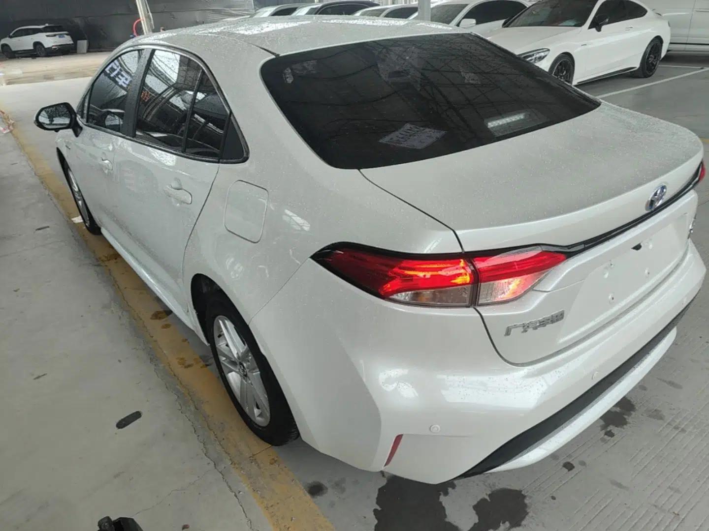 Toyota Levin 2021 Dual-Engine 1.8H E-CVT Luxury Edition — миниатюра 4