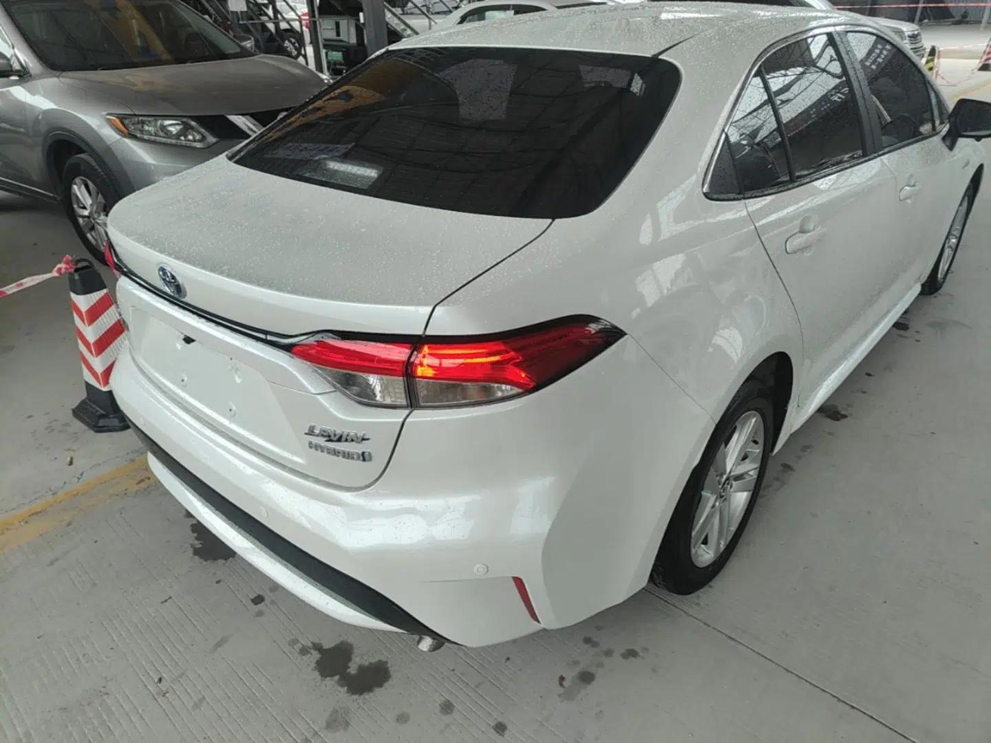 Toyota Levin 2021 Dual-Engine 1.8H E-CVT Luxury Edition — миниатюра 6