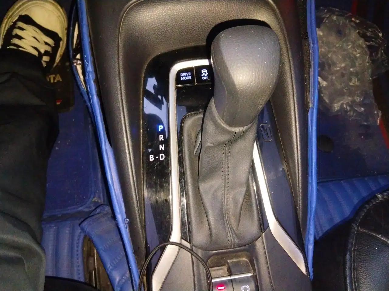 Toyota Levin 2022 Dual-Engine 1.8H E-CVT Luxury Edition — миниатюра 14