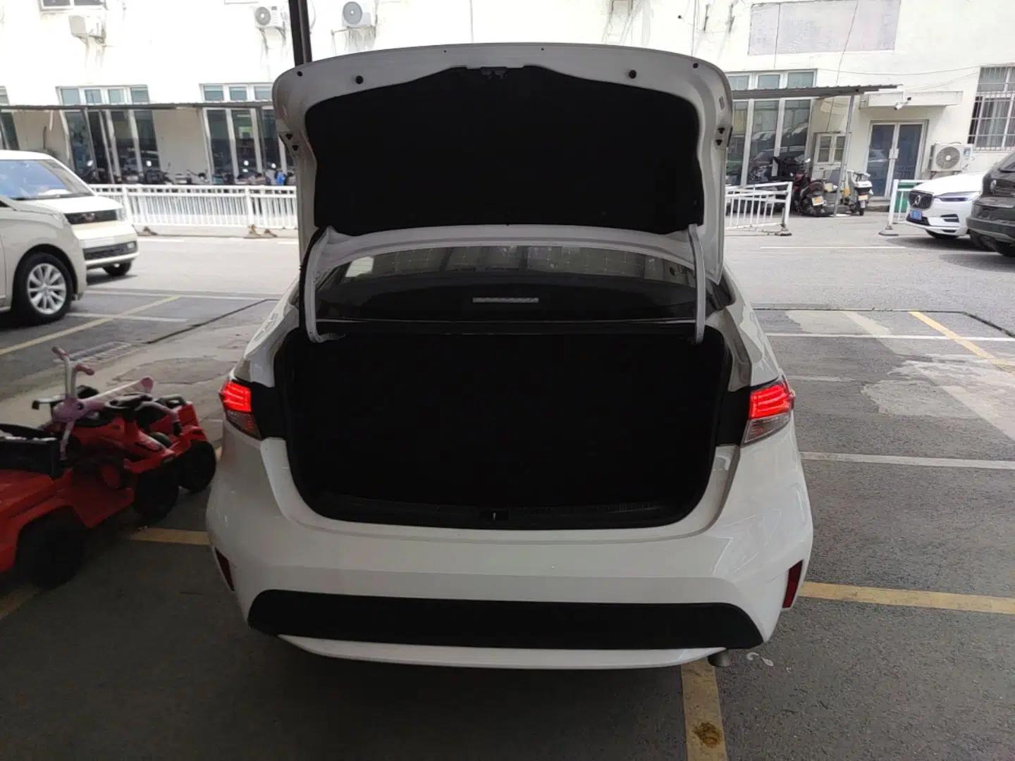 Toyota Levin 2022 Dual-Motor 1.8H E-CVT Leading Edition — миниатюра 27