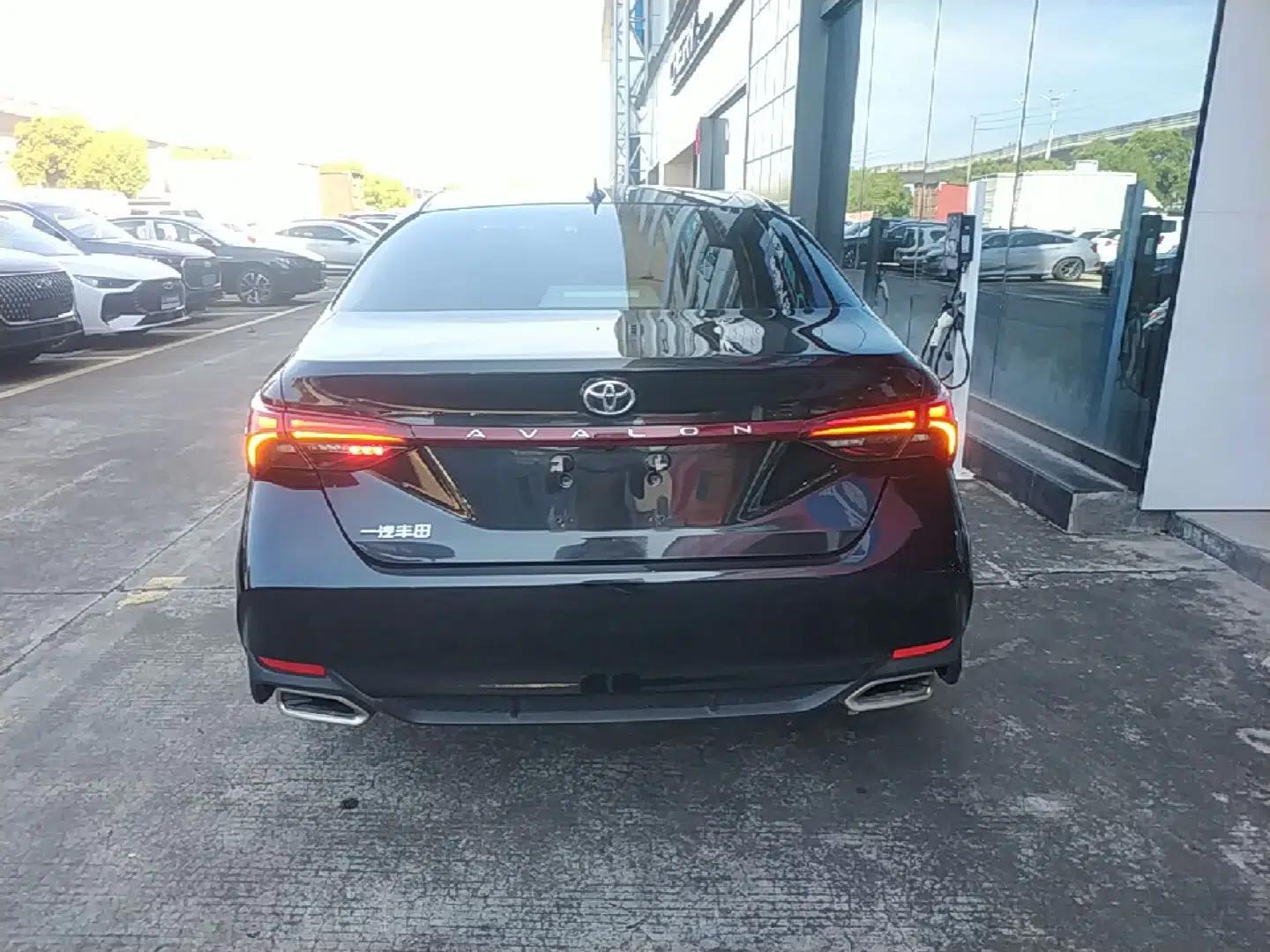 Toyota Avalon 2022 2.0L Luxury Edition — миниатюра 5