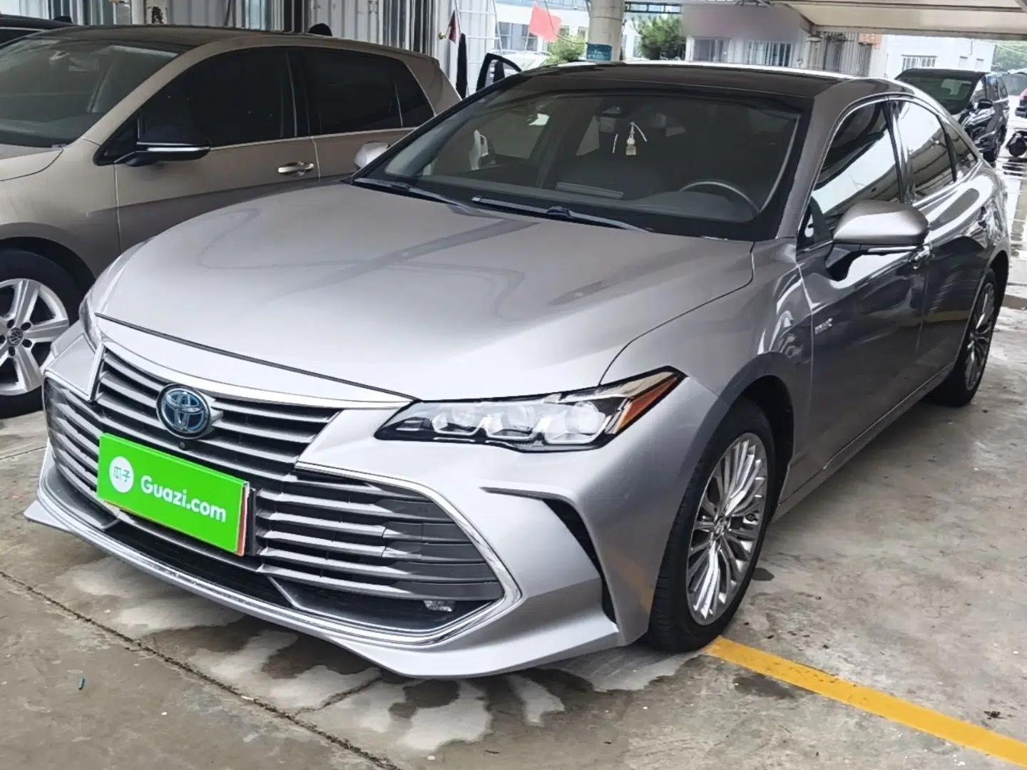 Toyota Avalon 2019 Dual-Engine 2.5L XLE Prestige Version China VI Standard — миниатюра 1