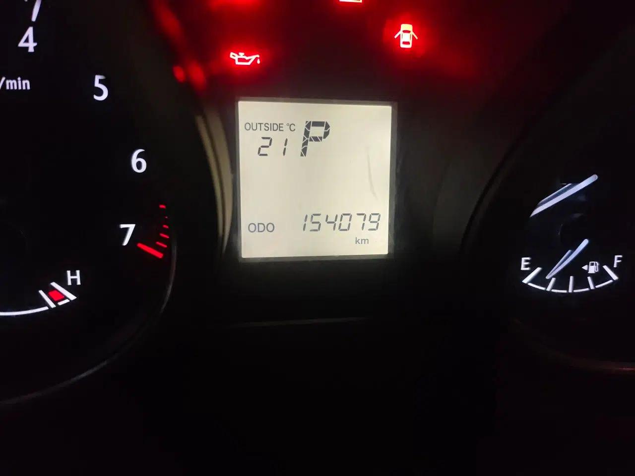 Toyota Prado 2010 2.7L Automatic Standard Edition — миниатюра 12