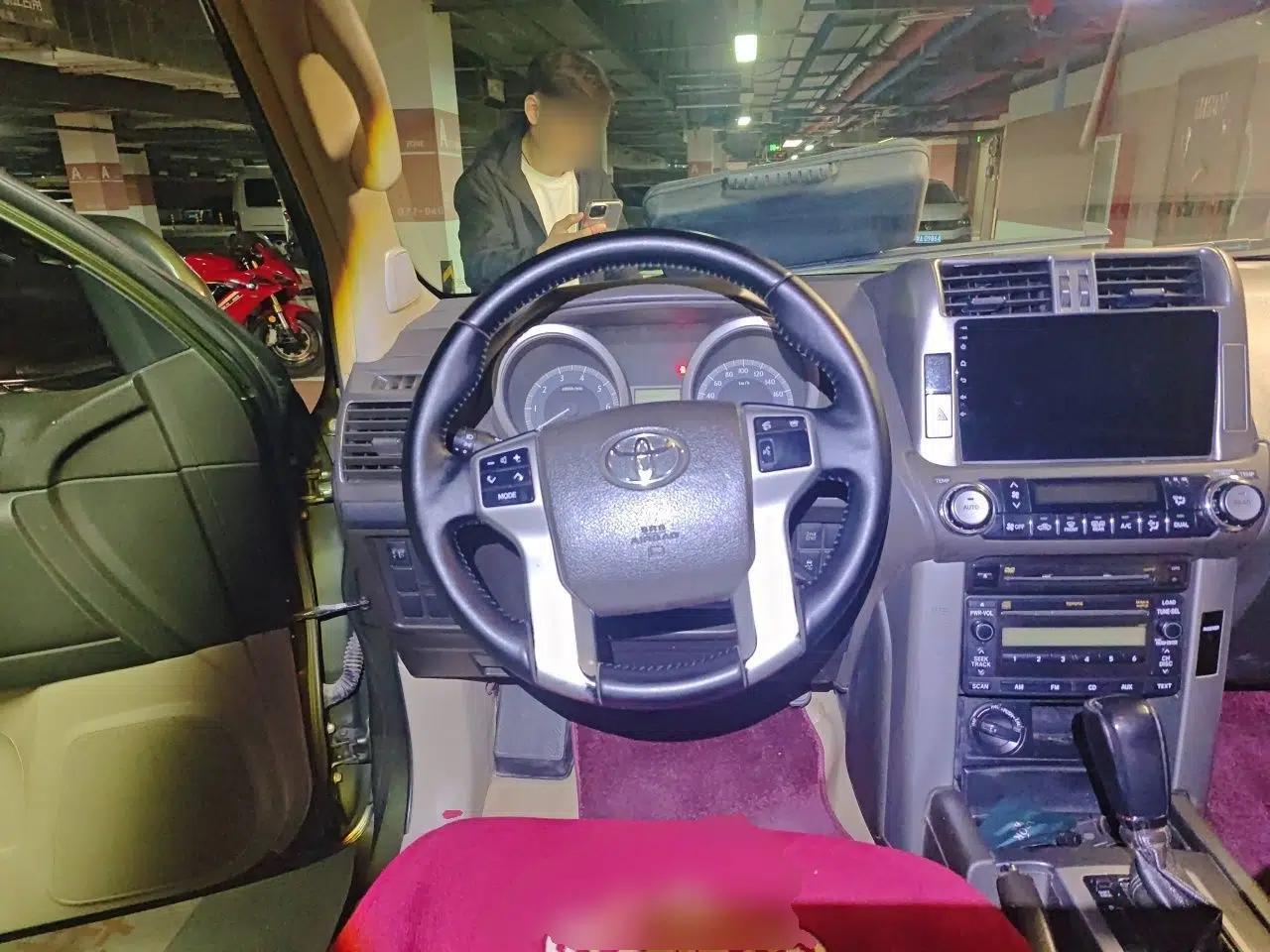 Toyota Prado 2010 2.7L Automatic Standard Edition — миниатюра 10