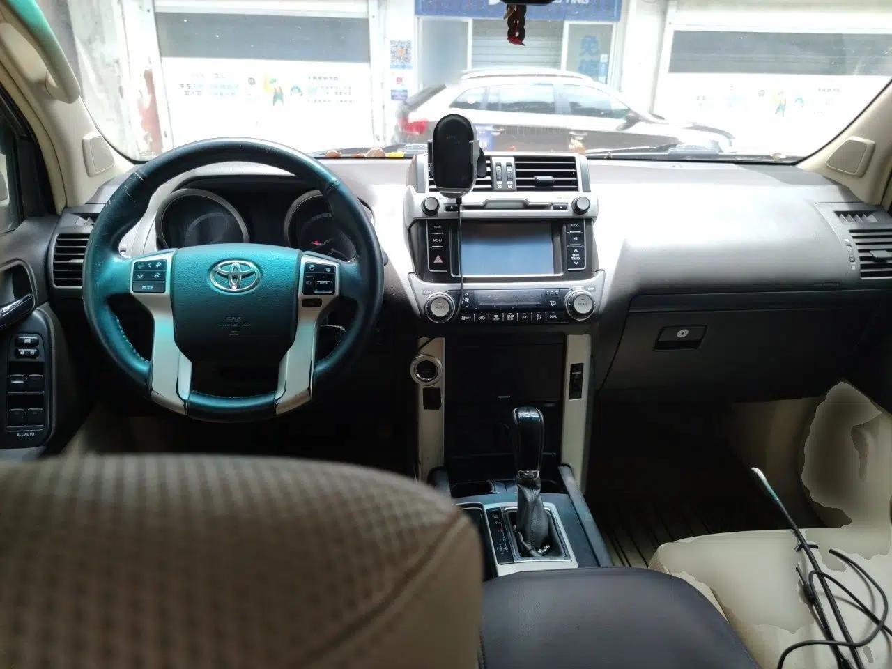 Toyota Prado 2010 Prado 4.0L automatic gasoline 7-seater — миниатюра 9