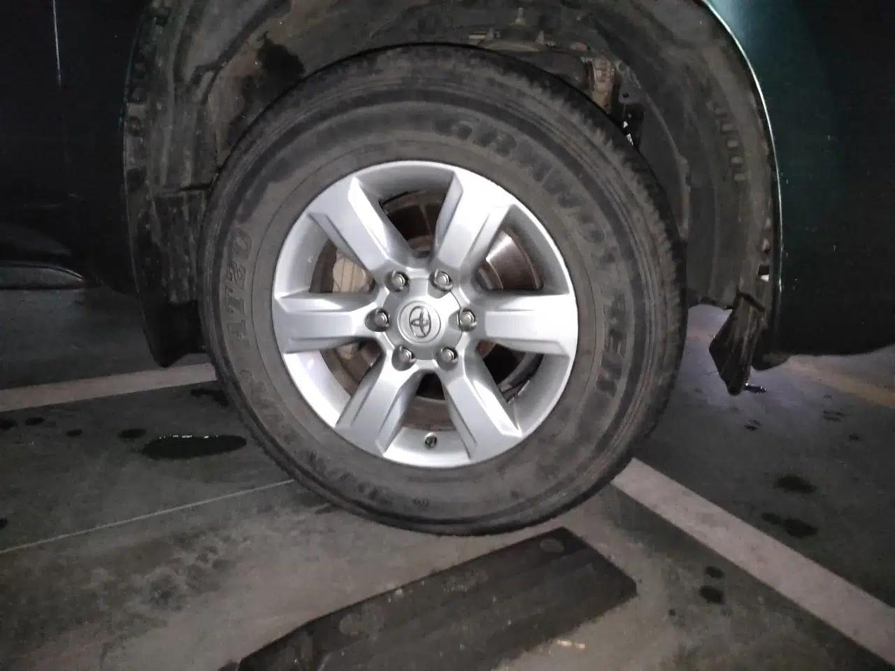 Toyota Prado 2014 2.7L Automatic Standard Edition — миниатюра 8