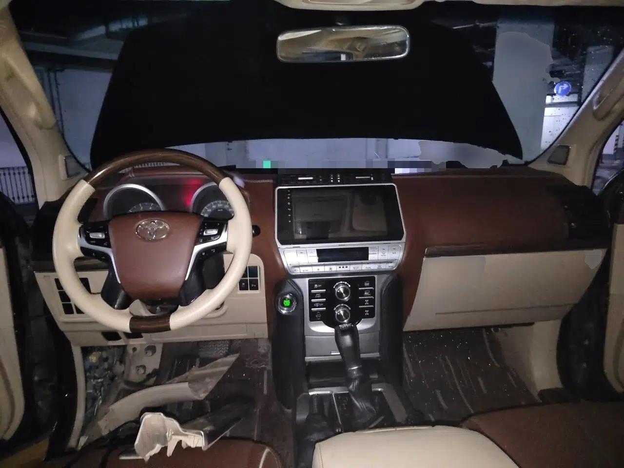 Toyota Prado 2014 2.7L Automatic Standard Edition — миниатюра 9