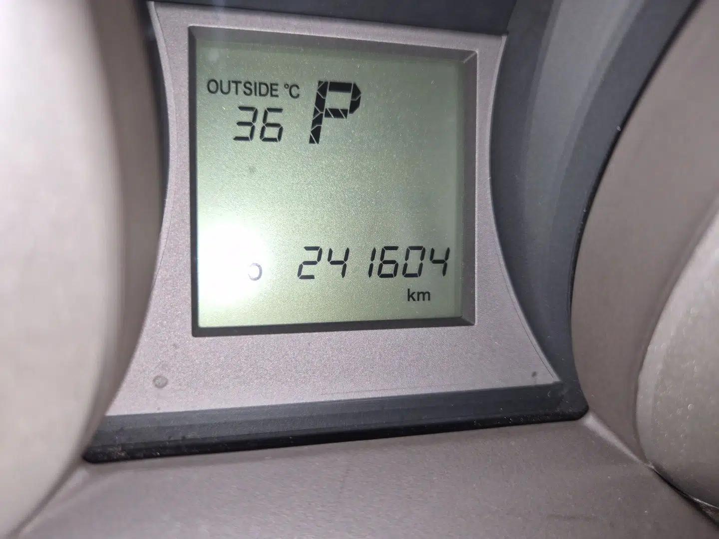 Toyota Prado 2010 2.7L Automatic Standard Edition — миниатюра 12