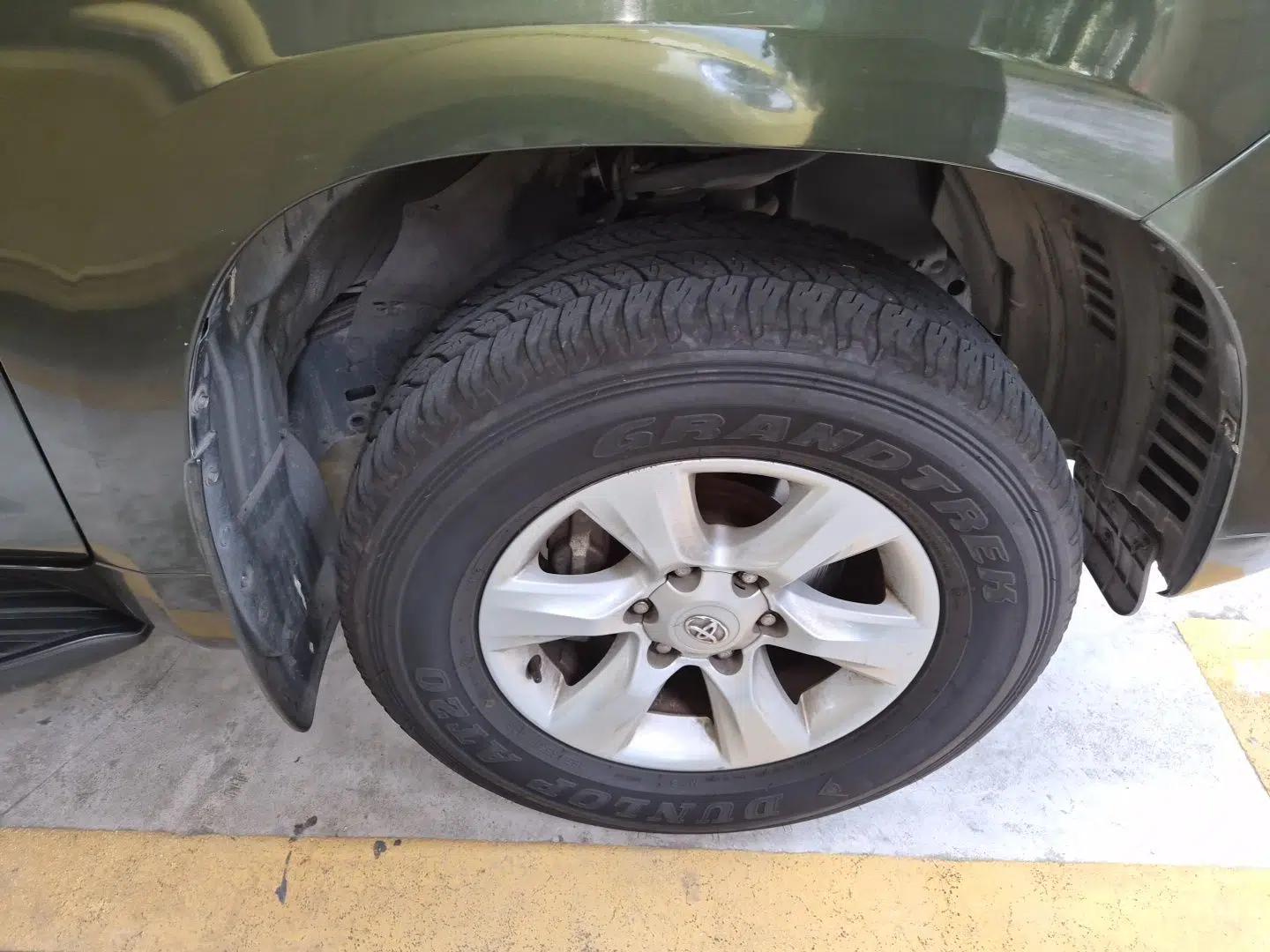 Toyota Prado 2010 2.7L Automatic Standard Edition — миниатюра 8