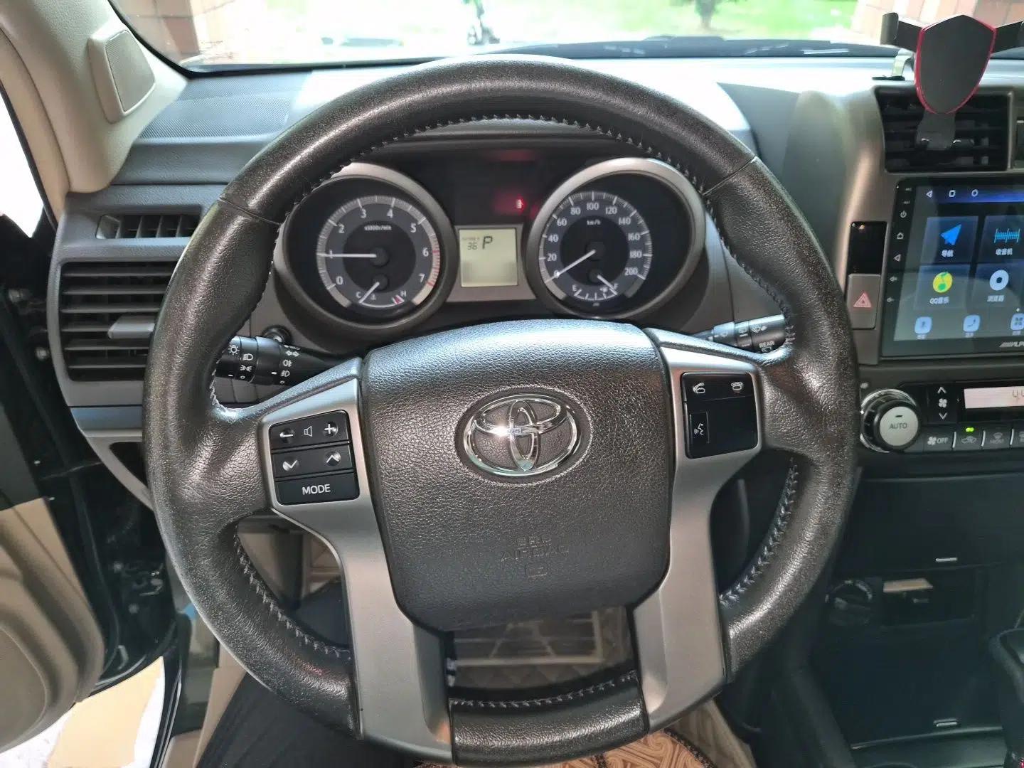 Toyota Prado 2010 2.7L Automatic Standard Edition — миниатюра 10