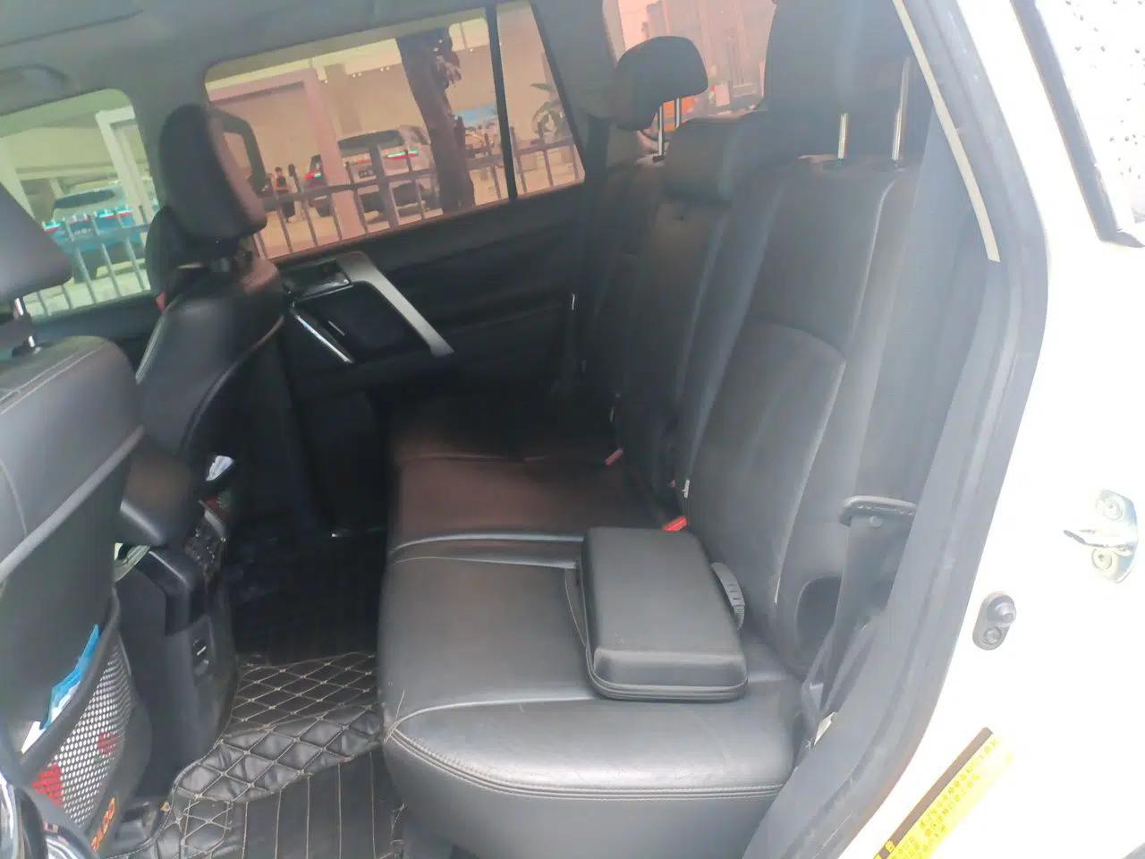 Toyota Prado 2016 2.7L Automatic Standard Edition — миниатюра 17