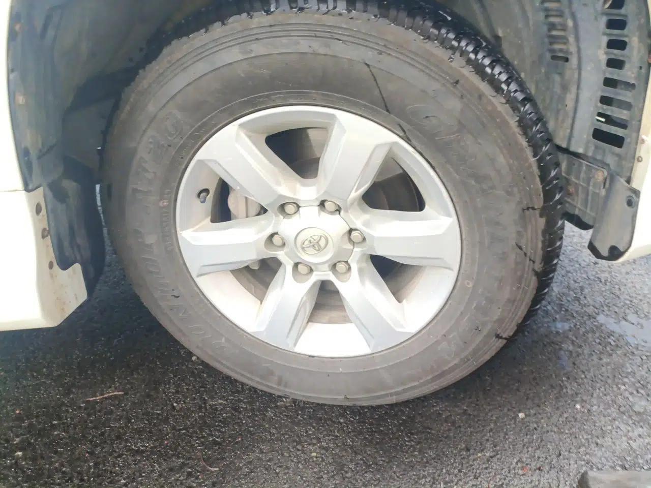 Toyota Prado 2016 2.7L Automatic Standard Edition — миниатюра 8