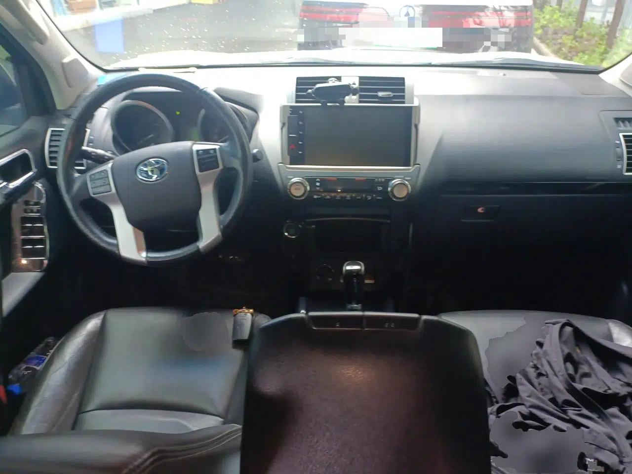Toyota Prado 2016 2.7L Automatic Standard Edition — миниатюра 9