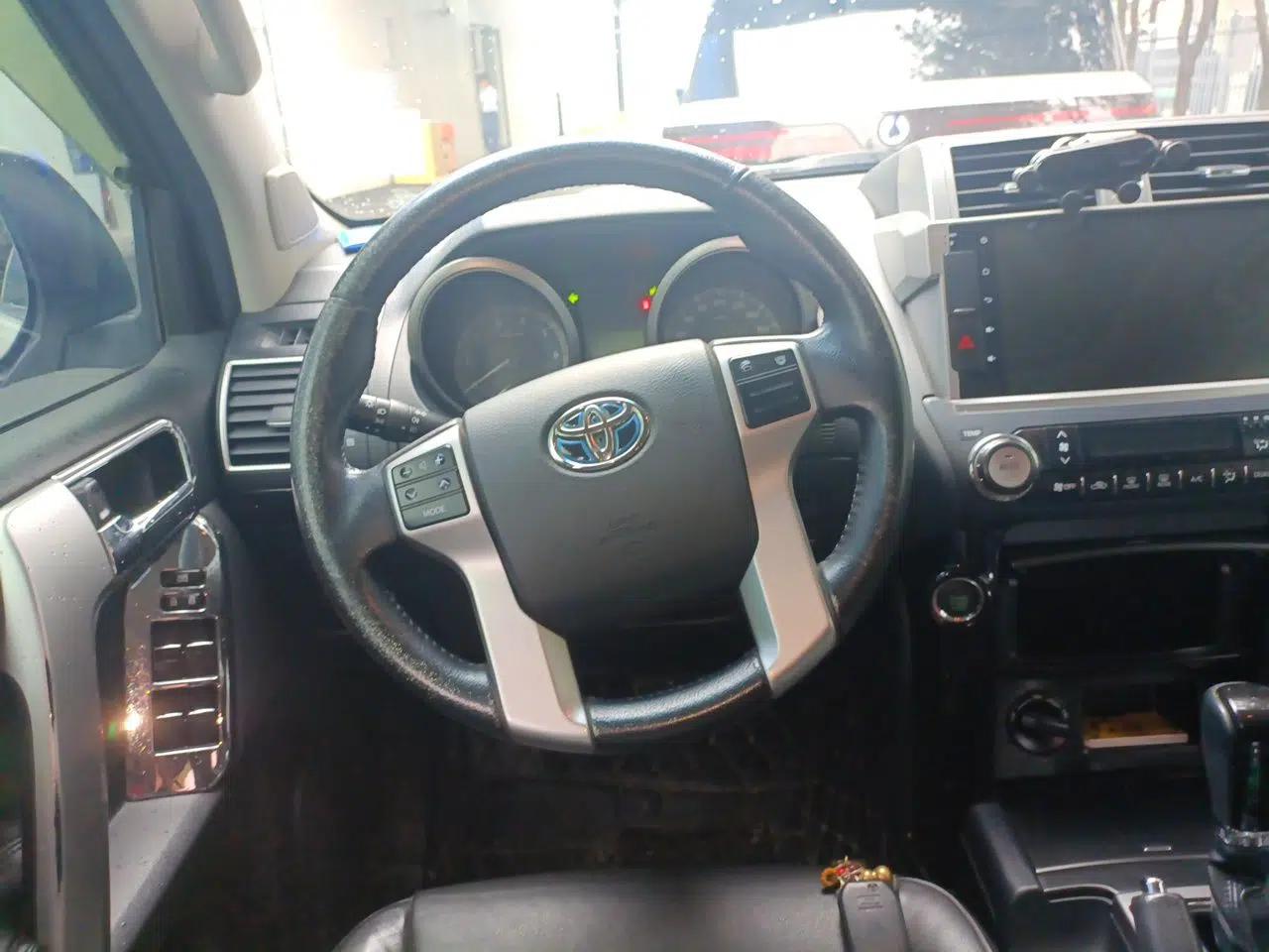 Toyota Prado 2016 2.7L Automatic Standard Edition — миниатюра 10