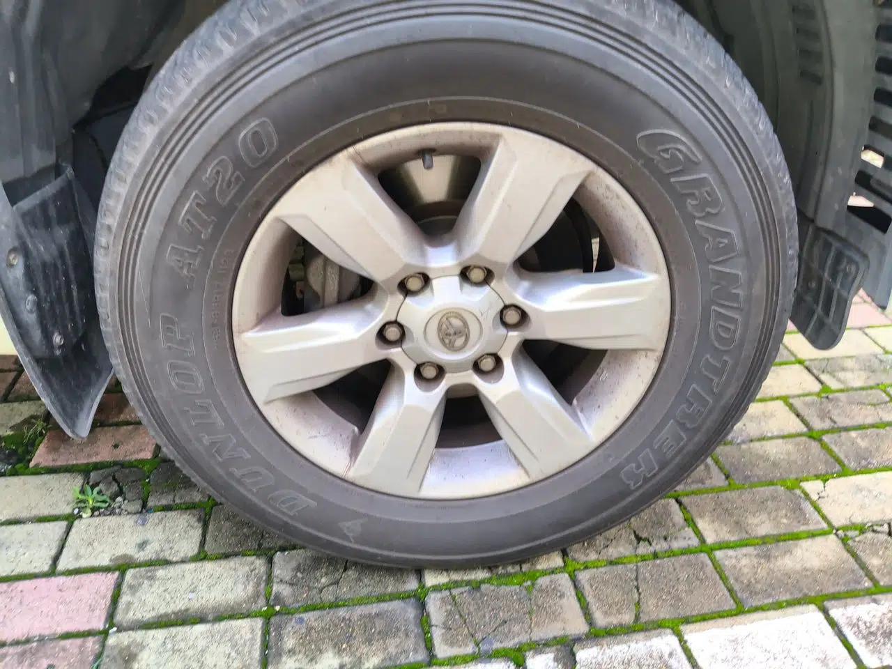 Toyota Prado 2014 2.7L Automatic Standard Edition — миниатюра 8