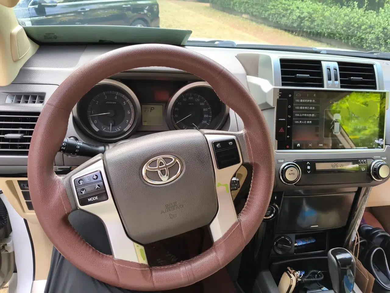 Toyota Prado 2014 2.7L Automatic Standard Edition — миниатюра 10