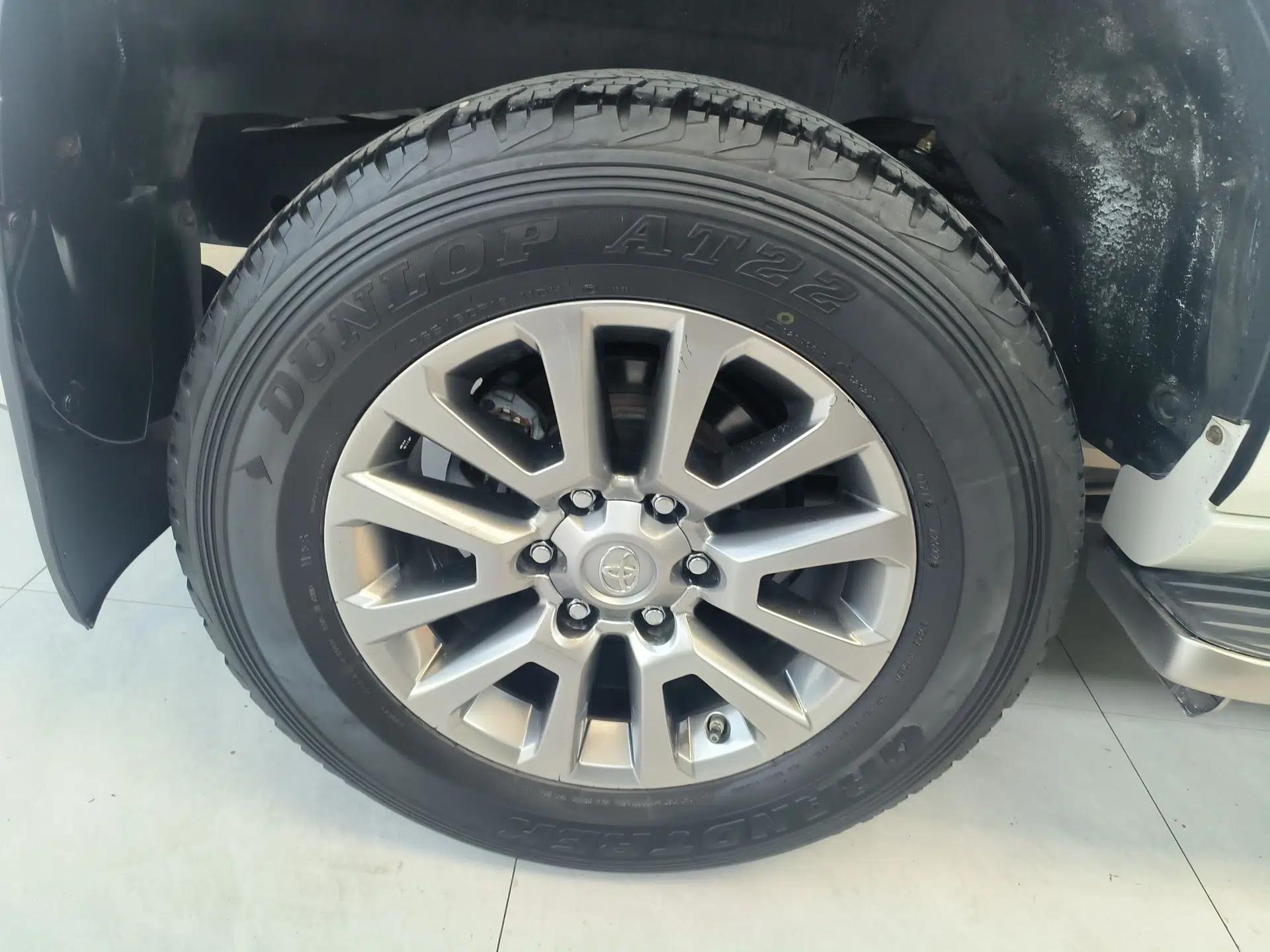 Toyota Prado 2018 3.5L Automatic TX-L with Rear-Mounted Spare Tire — миниатюра 11