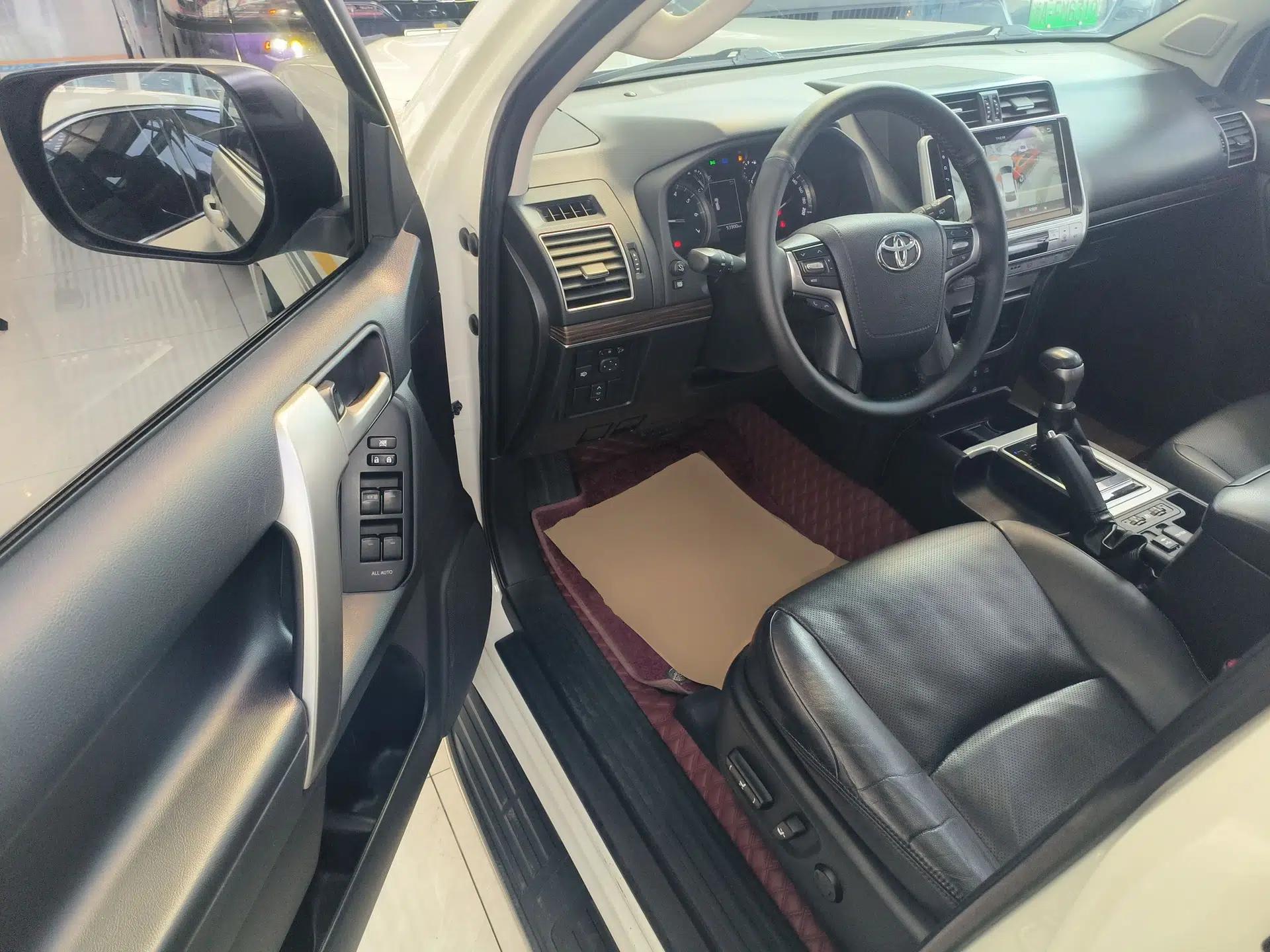 Toyota Prado 2018 3.5L Automatic TX-L with Rear-Mounted Spare Tire — миниатюра 18