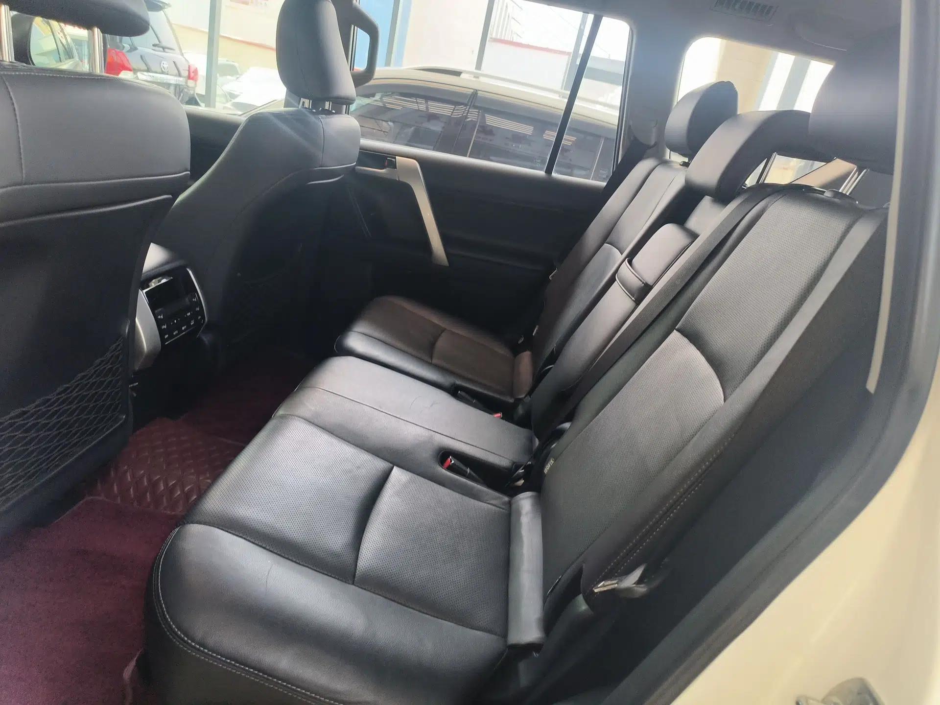Toyota Prado 2018 3.5L Automatic TX-L with Rear-Mounted Spare Tire — миниатюра 20