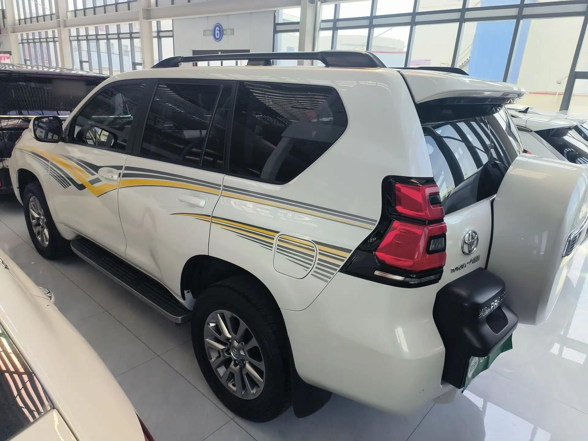 Toyota Prado 2018 3.5L Automatic TX-L with Rear-Mounted Spare Tire — миниатюра 4