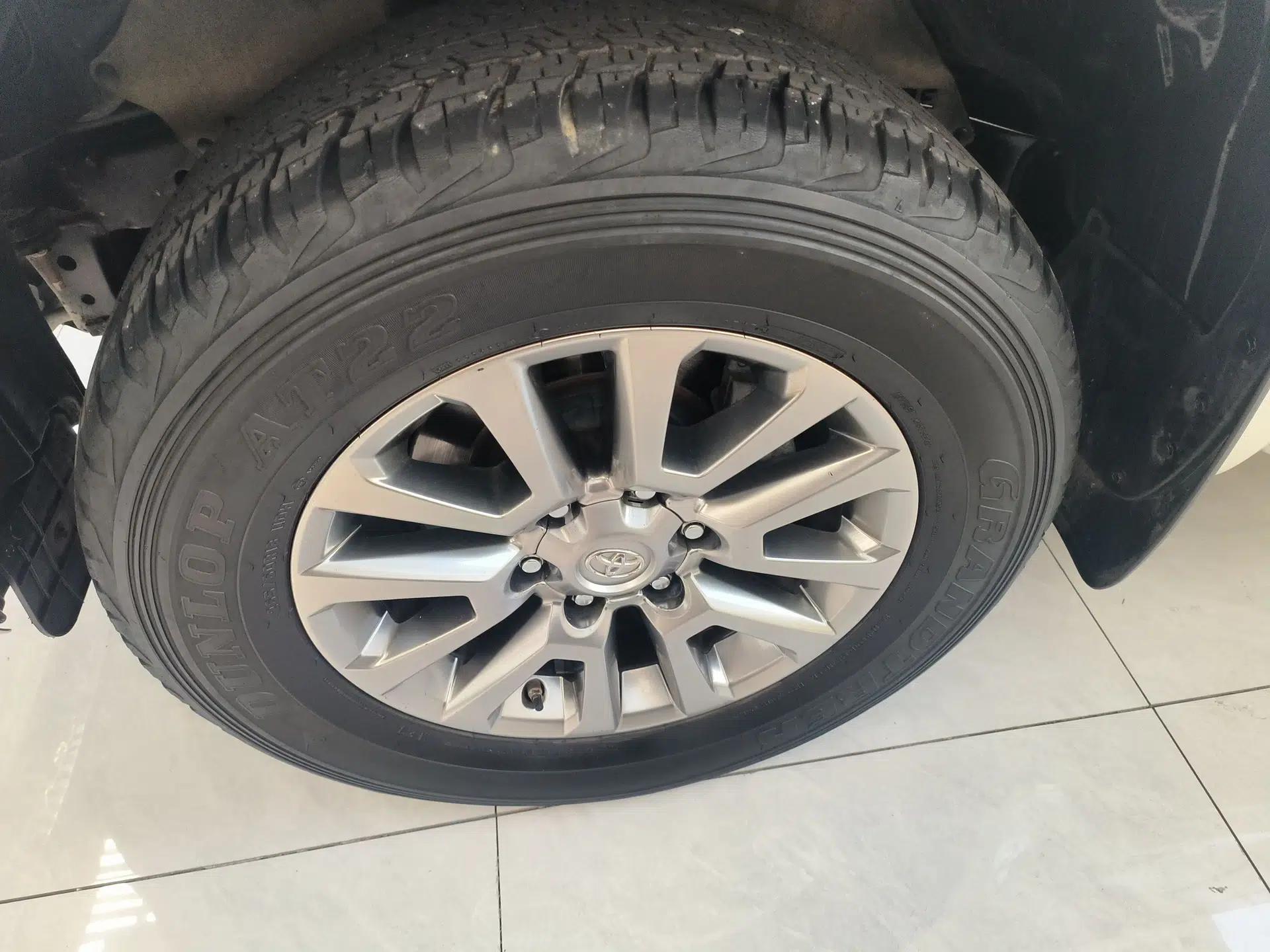 Toyota Prado 2018 3.5L Automatic TX-L with Rear-Mounted Spare Tire — миниатюра 10