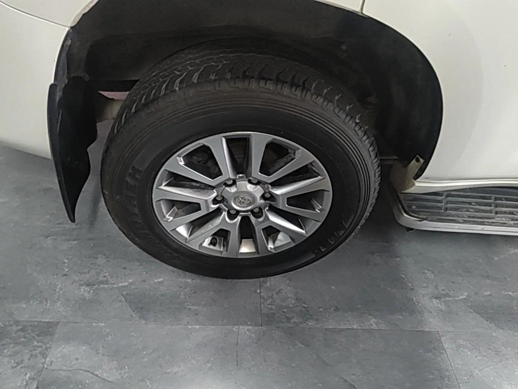 Toyota Prado 2018 3.5L Automatic TX-L with Rear-Mounted Spare Tire — миниатюра 11