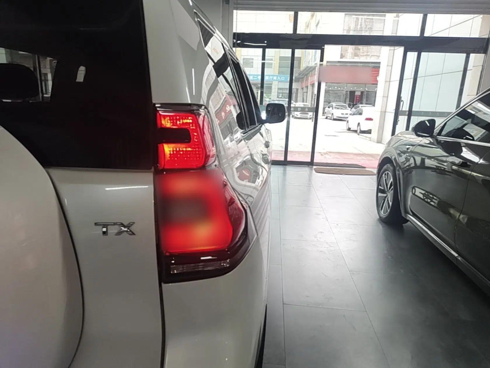 Toyota Prado 2018 3.5L Automatic TX-L with Rear-Mounted Spare Tire — миниатюра 9