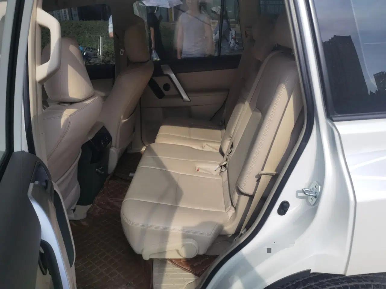 Toyota Prado Middle East‑spec parallel‑import Toyota Prado, modified without a sunroof or rear liftgate. — миниатюра 17