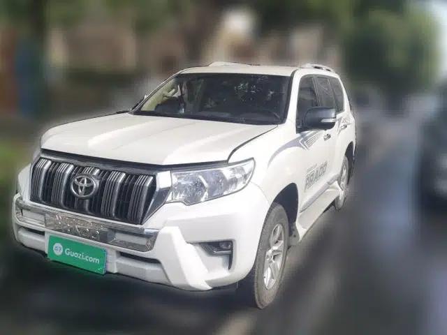 Toyota Prado Middle East‑spec parallel‑import Toyota Prado, modified without a sunroof or rear liftgate.