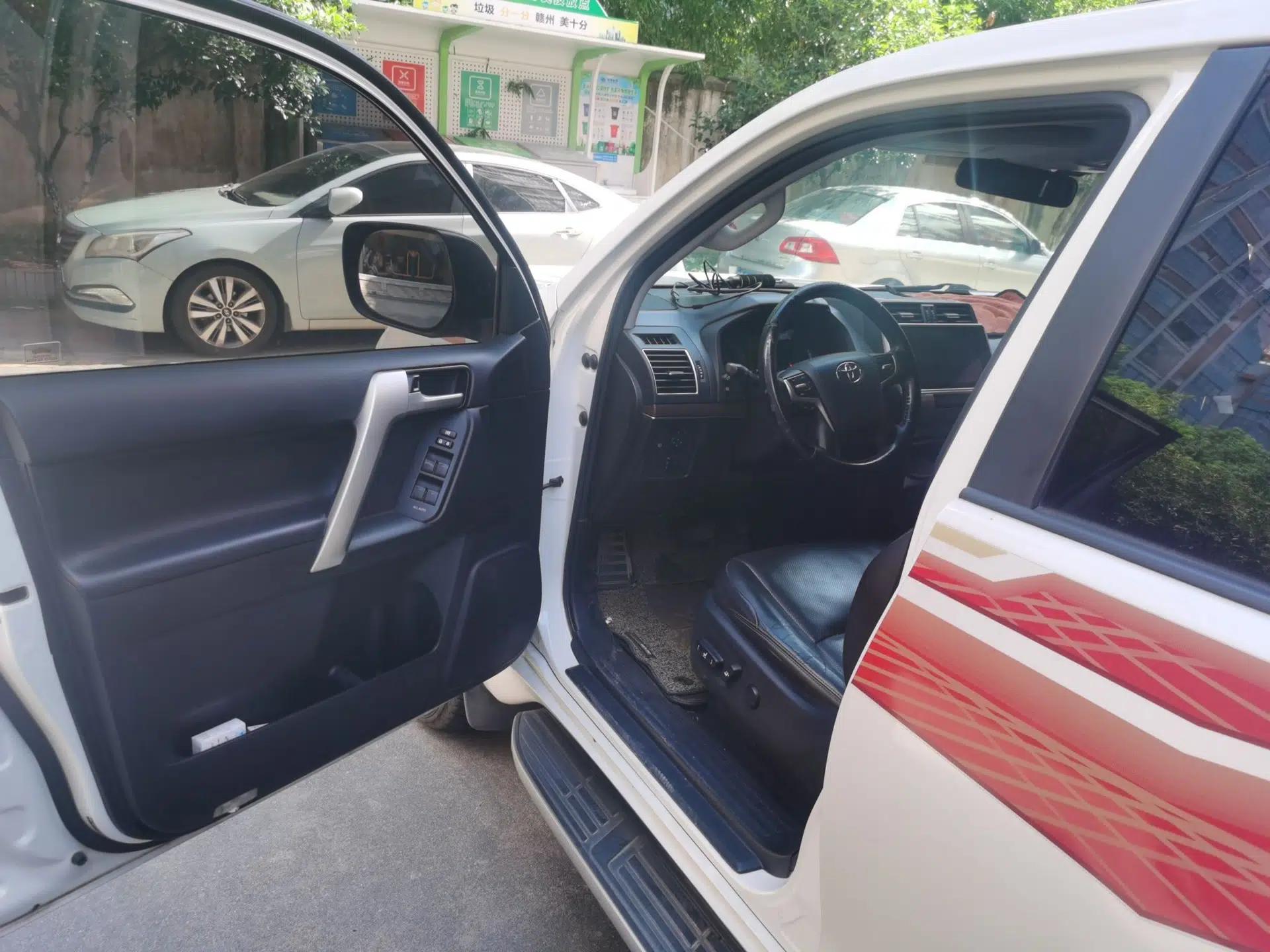 Toyota Prado 2019 3.5L Automatic TX-L Deluxe Edition with Rear-Mounted Spare Tire — миниатюра 16