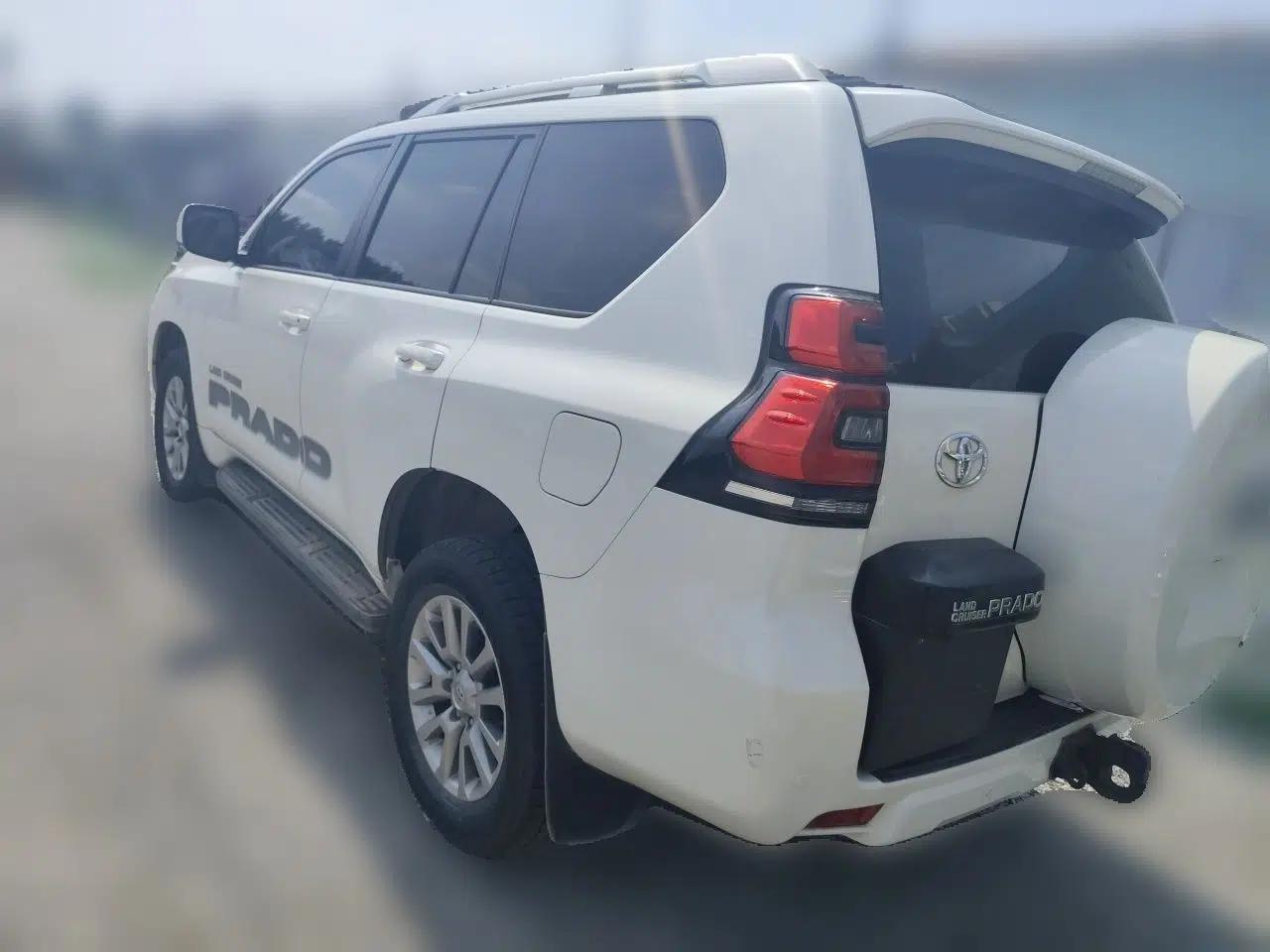 Toyota Prado Toyota Prado 2018, 4.0L, automatic transmission, 7 seats (parallel import) — миниатюра 4