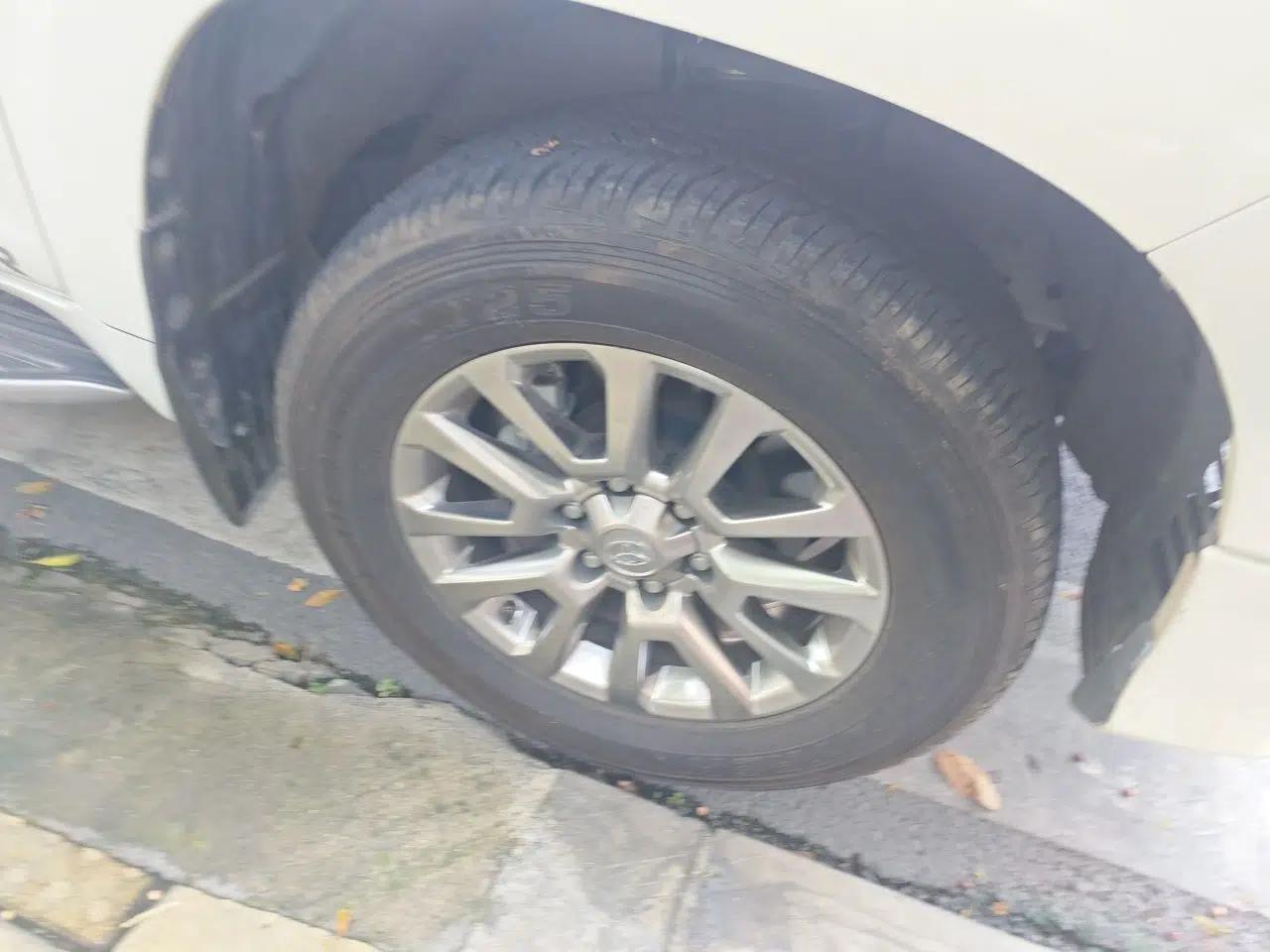 Toyota Prado 2019 3.5L Automatic TX-L Deluxe Edition with Rear-Mounted Spare Tire — миниатюра 8