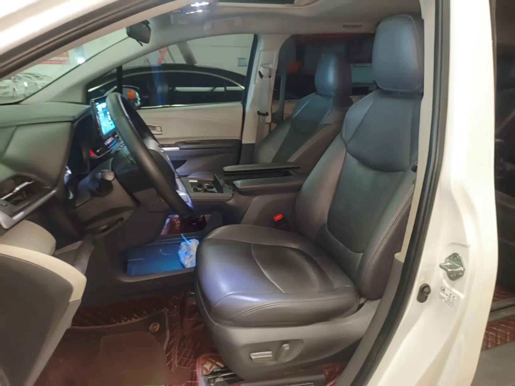 Toyota SIENNA 2021 2.5L Hybrid Comfort Edition — миниатюра 17