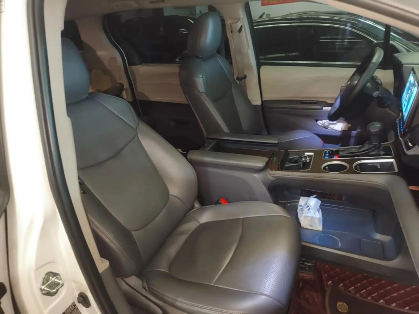 Toyota SIENNA 2021 2.5L Hybrid Comfort Edition — миниатюра 19