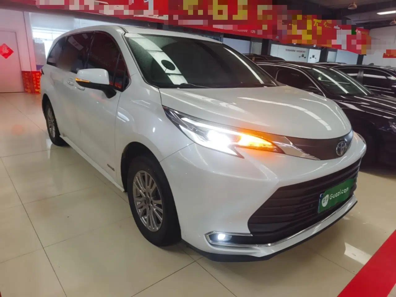 Toyota SIENNA 2021 2.5L Hybrid Comfort Edition — миниатюра 3
