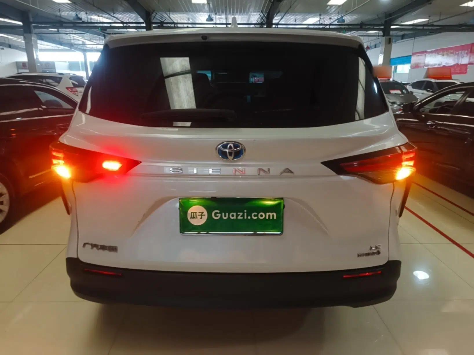 Toyota SIENNA 2021 2.5L Hybrid Comfort Edition — миниатюра 5