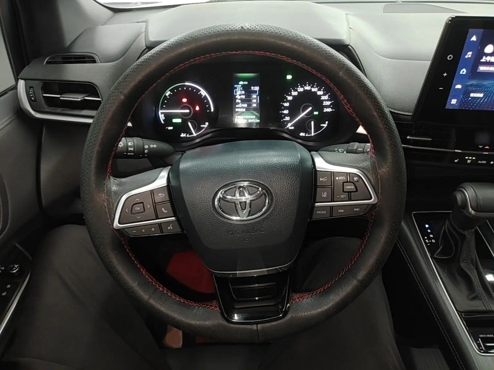 Toyota SIENNA 2023 2.5L Hybrid Deluxe Edition — миниатюра 18