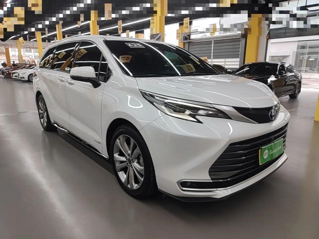 Toyota SIENNA 2023 2.5L Hybrid Deluxe Edition — миниатюра 3