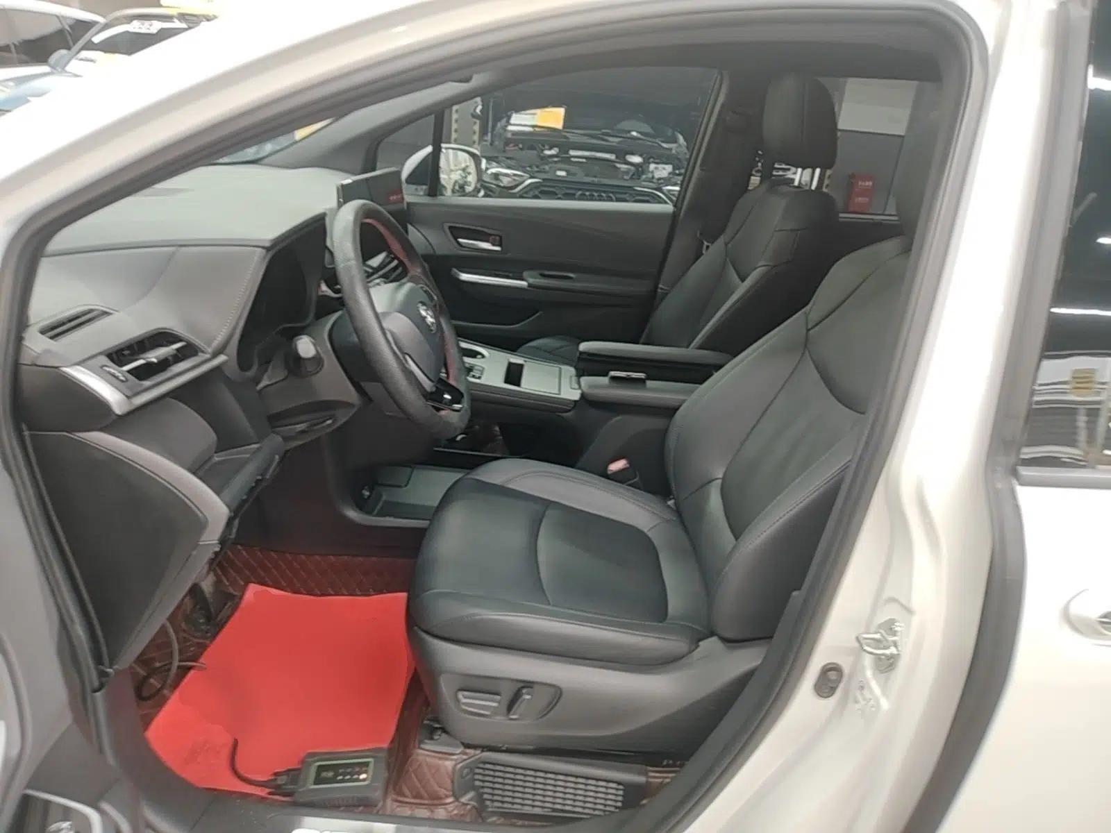 Toyota SIENNA 2023 2.5L Hybrid Deluxe Edition — миниатюра 22