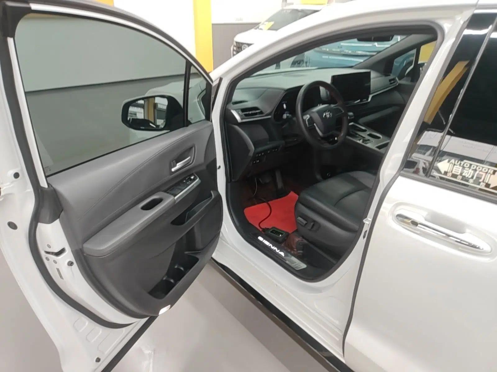 Toyota SIENNA 2023 2.5L Hybrid Deluxe Edition — миниатюра 23