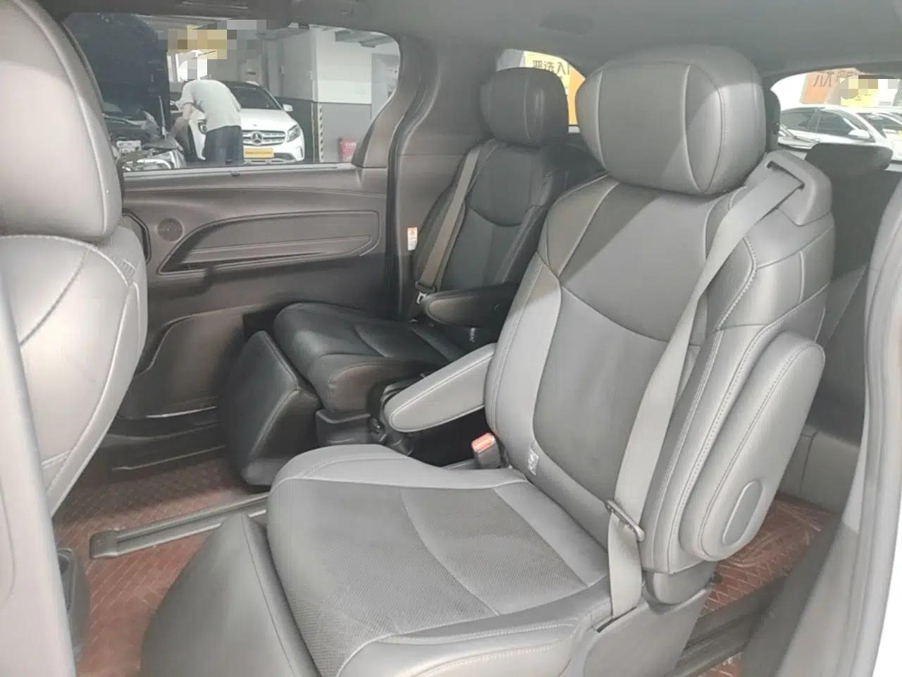 Toyota SIENNA 2023 2.5L Hybrid Deluxe Edition — миниатюра 25