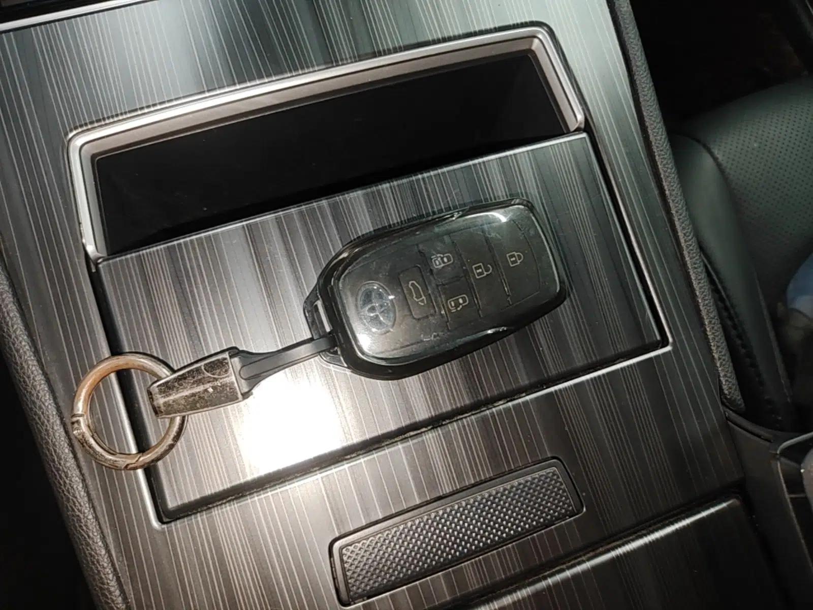 Toyota SIENNA 2023 2.5L Hybrid Deluxe Edition — миниатюра 28
