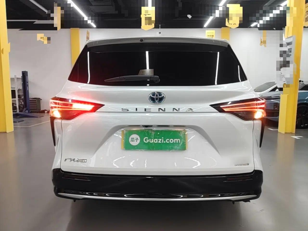 Toyota SIENNA 2023 2.5L Hybrid Deluxe Edition — миниатюра 5
